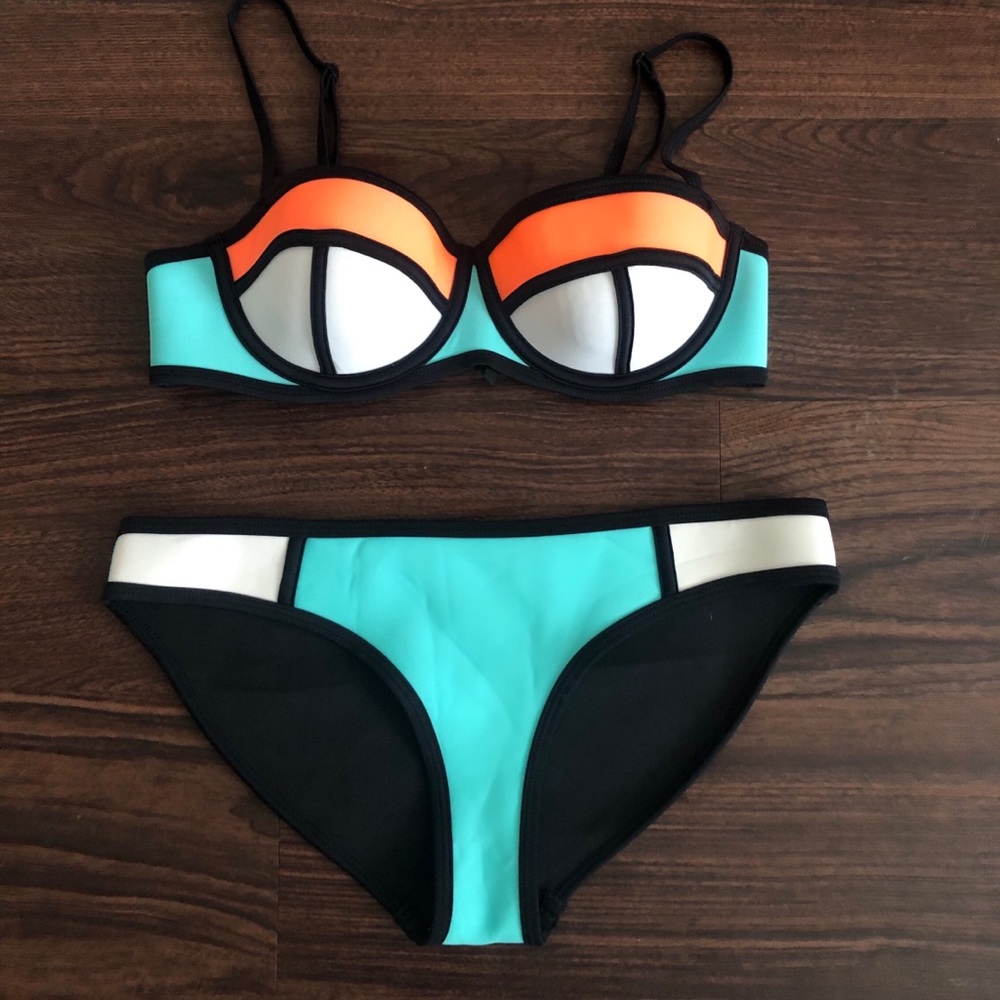 Discontinued triangl bikini pair!